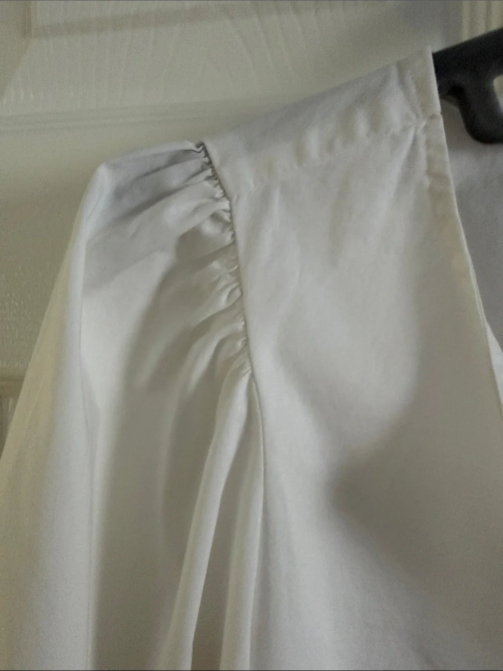 Banana Republic White V-Neck Puff Sleeve Blouse - size Medium - Picture 5 of 8